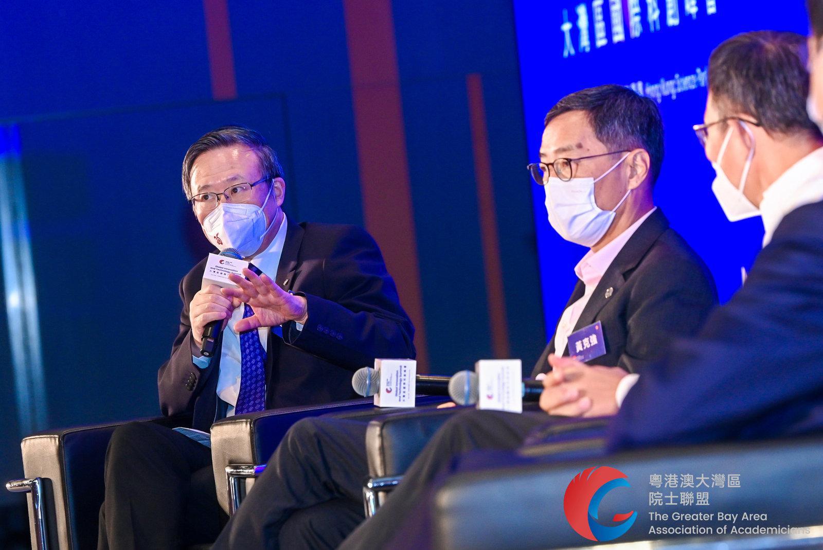 A picture containing person, indoor

Description automatically generated